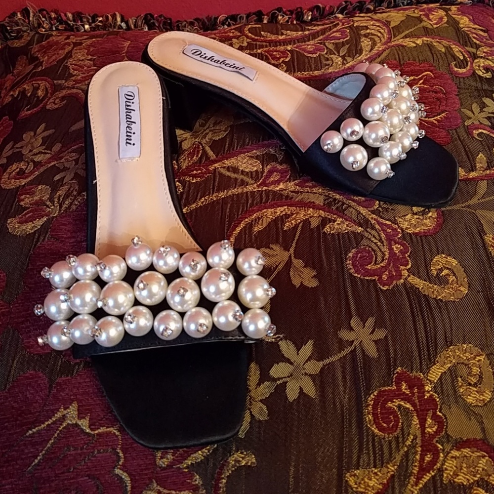 Pearl rhinestone kitten chuck heels